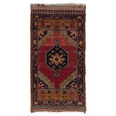 23x42 in Tapis d'appoint turc en laine, fait à la main, unique en son genre, datant des années 1960