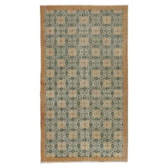 4x7 Ft Vintage Hand-Made Green Area Rug with Floral Design & Solid Orange Border (Tapis de zone vert vintage avec motifs floraux et bordure orange unie)