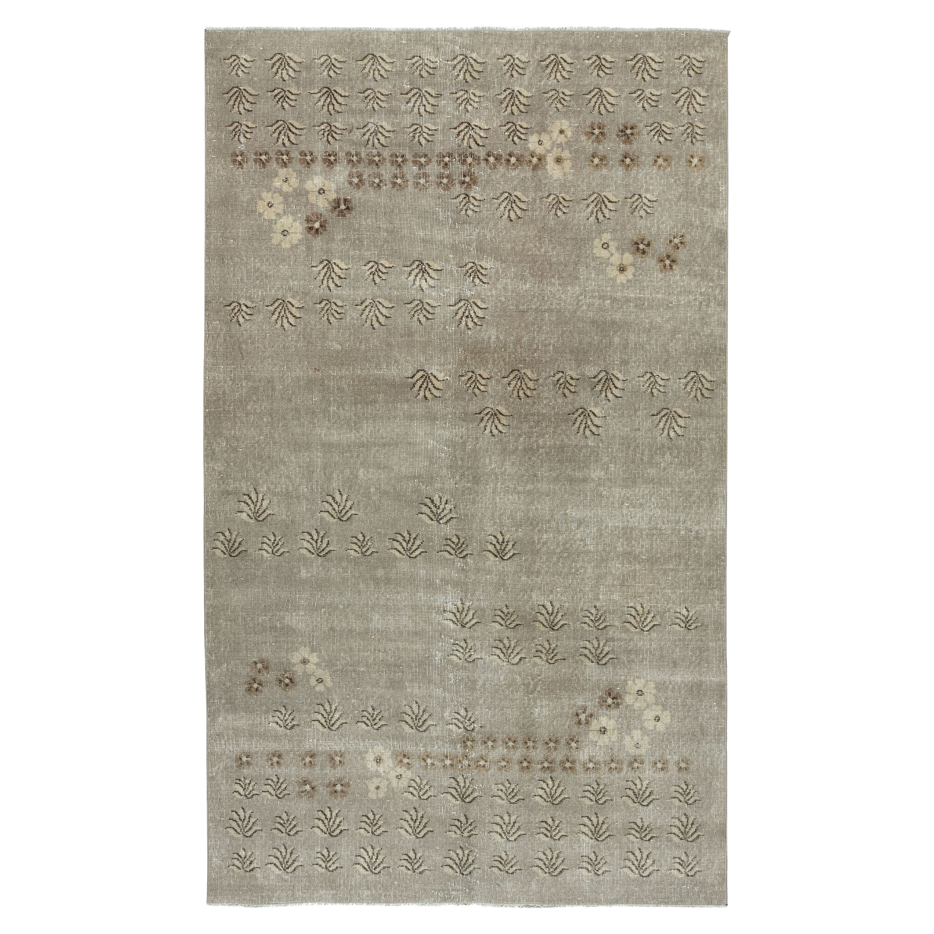 5x8.5 Ft Hand-Knotted Vintage Turkish Area Rug for Country and Farmhouse Decor (Tapis de campagne et de ferme)