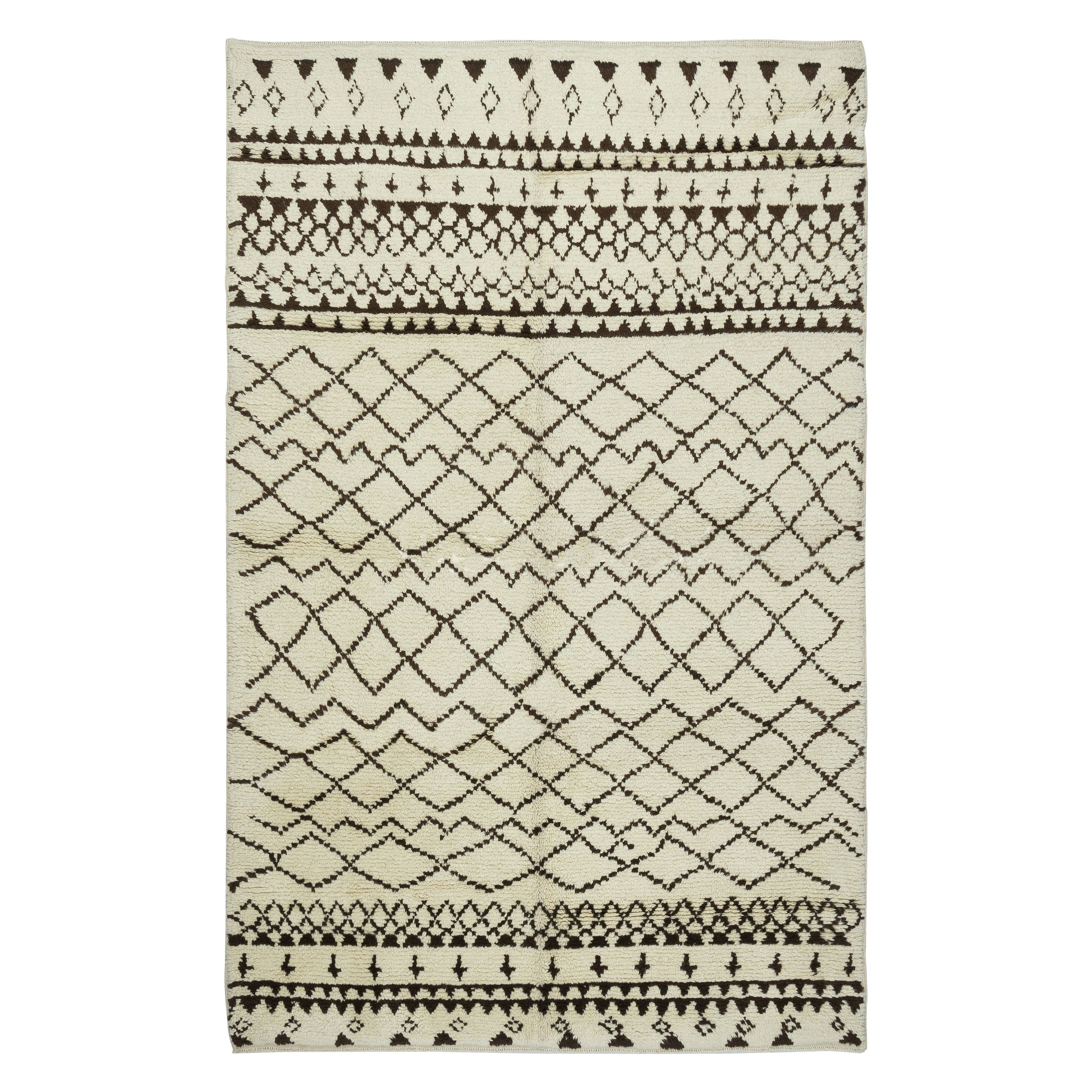 6x9.7 Ft Contemporary Handmade Moroccan Tulu Rug Made of Natural Undyed Wool