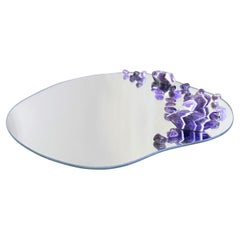 Organisches verspiegeltes Tablett, verspiegelt, mit Amethysten verziert, handgefertigt von Aline Erbeia