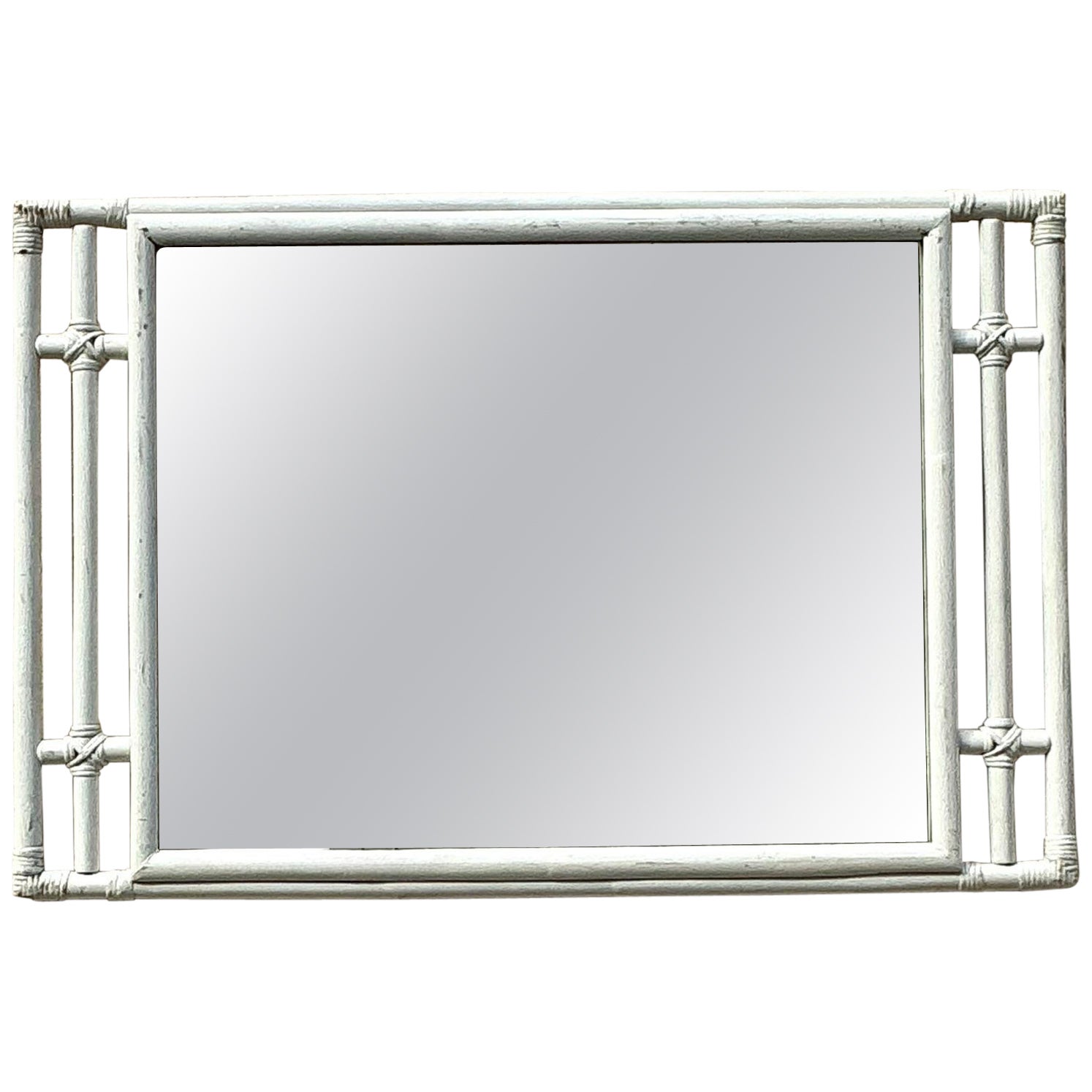 Vieux miroir horizontal en rotin côtier en vente