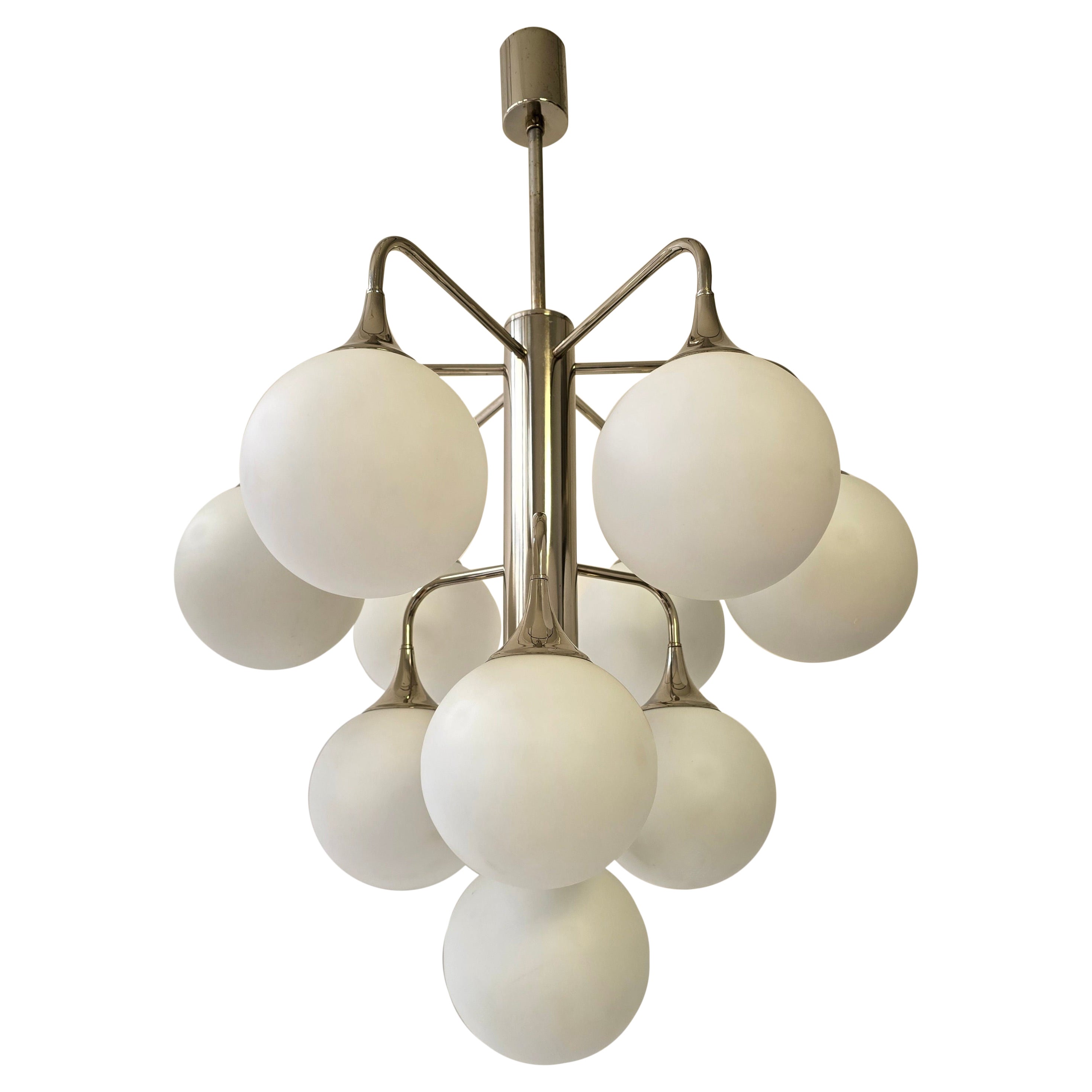 Cinque  Lampadari italiani in cromo con 10 globi opalini