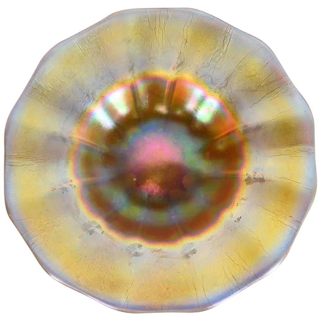 Plato o fuente Steuben Aurene de vidrio artístico iridiscente