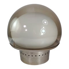 Lámpara de sobremesa de cristal doble y metal modernista de diseño italiano de la era espacial de 1970