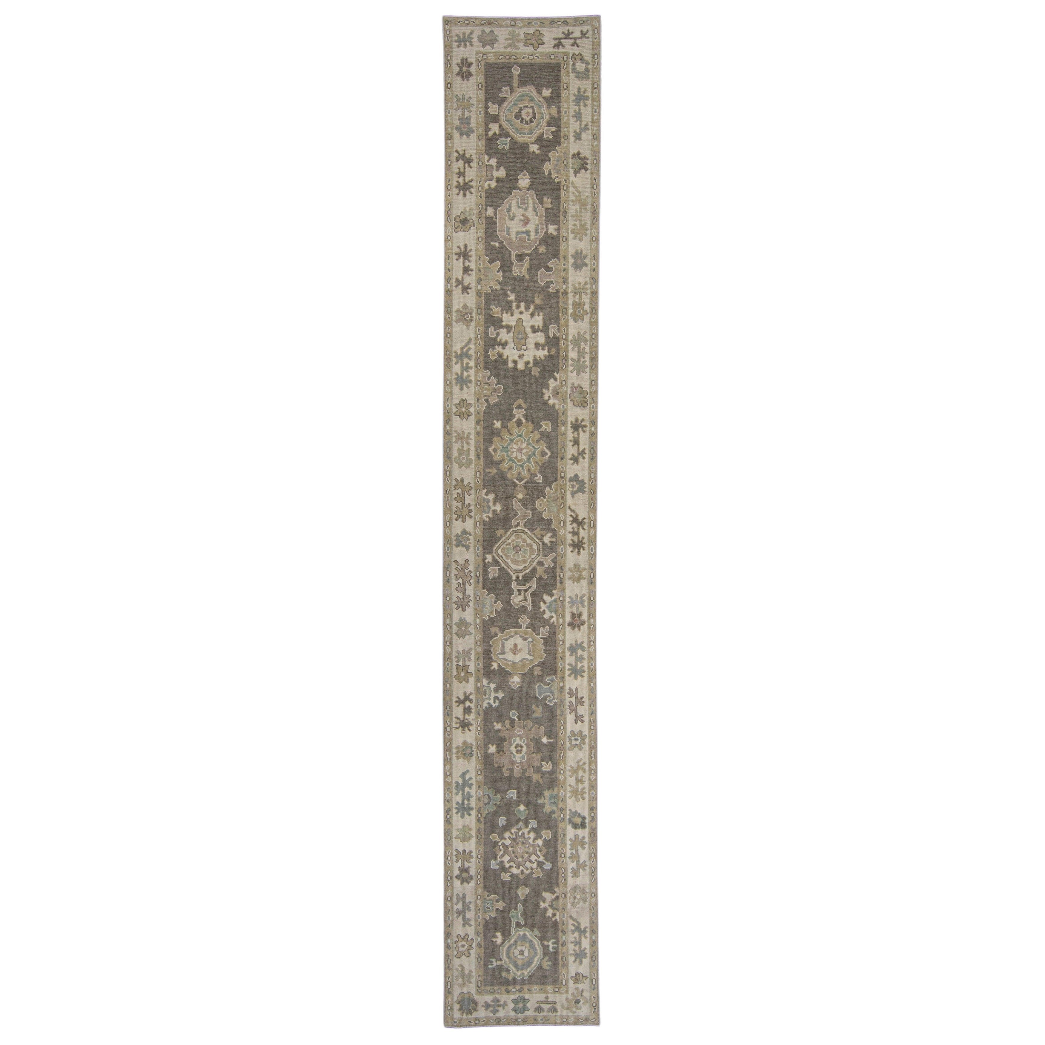 Türkischer Oushak-Läufer 2'6" x 16'2" #16675 im Angebot