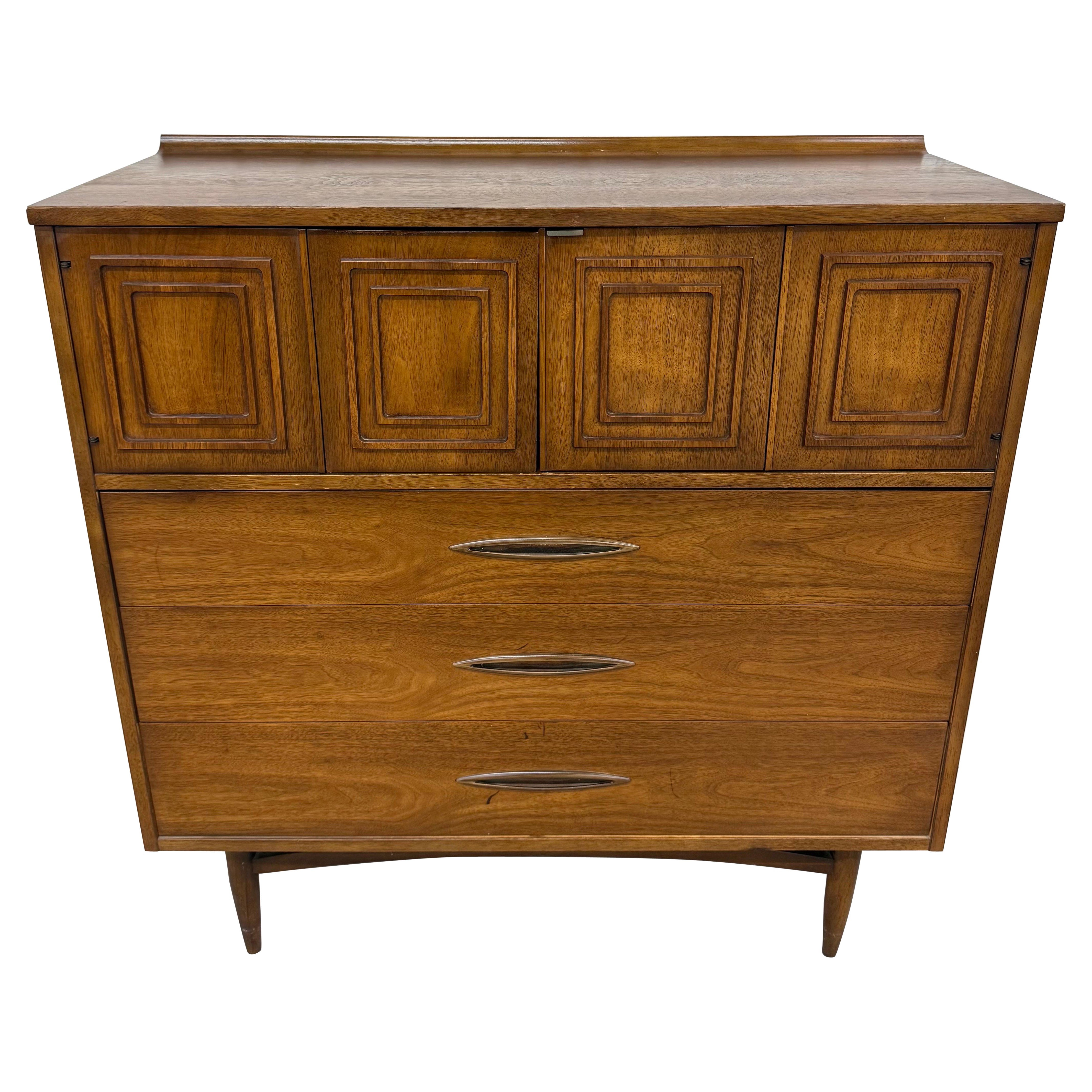 Mid-Century Modern Broyhill Sculptra Nussbaum Hohe Kommode