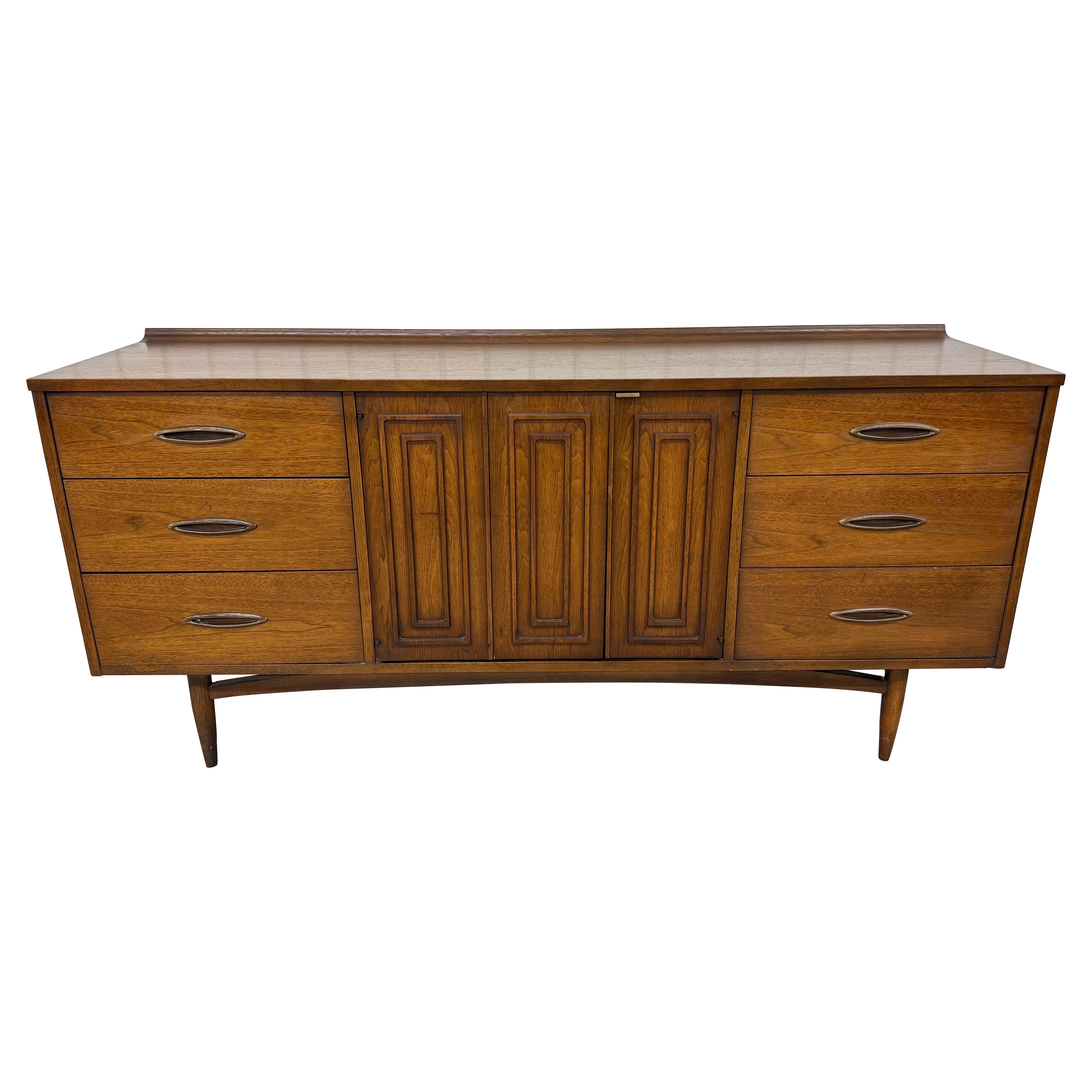 How do I remove Broyhill dresser drawers?