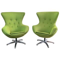 1970s Pair of Green Egg Chairs in the Style of Arne Jacobsen