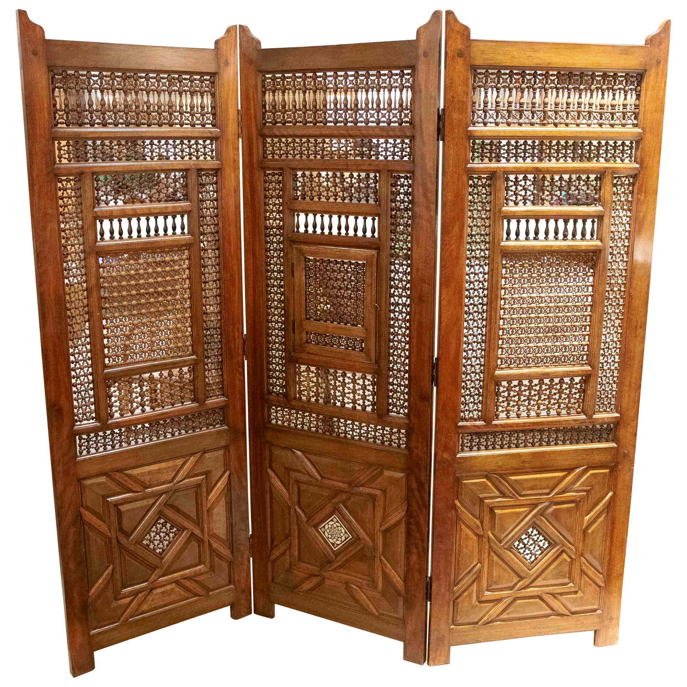 1950s Handmade Lattice Sirio Carved Wooden Screen For Sale at 1stDibs