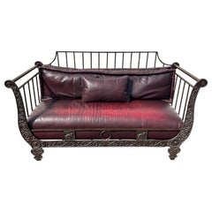 Thomasville Divano letto rustico industriale in ferro con toro scultoreo in pelle bordeaux