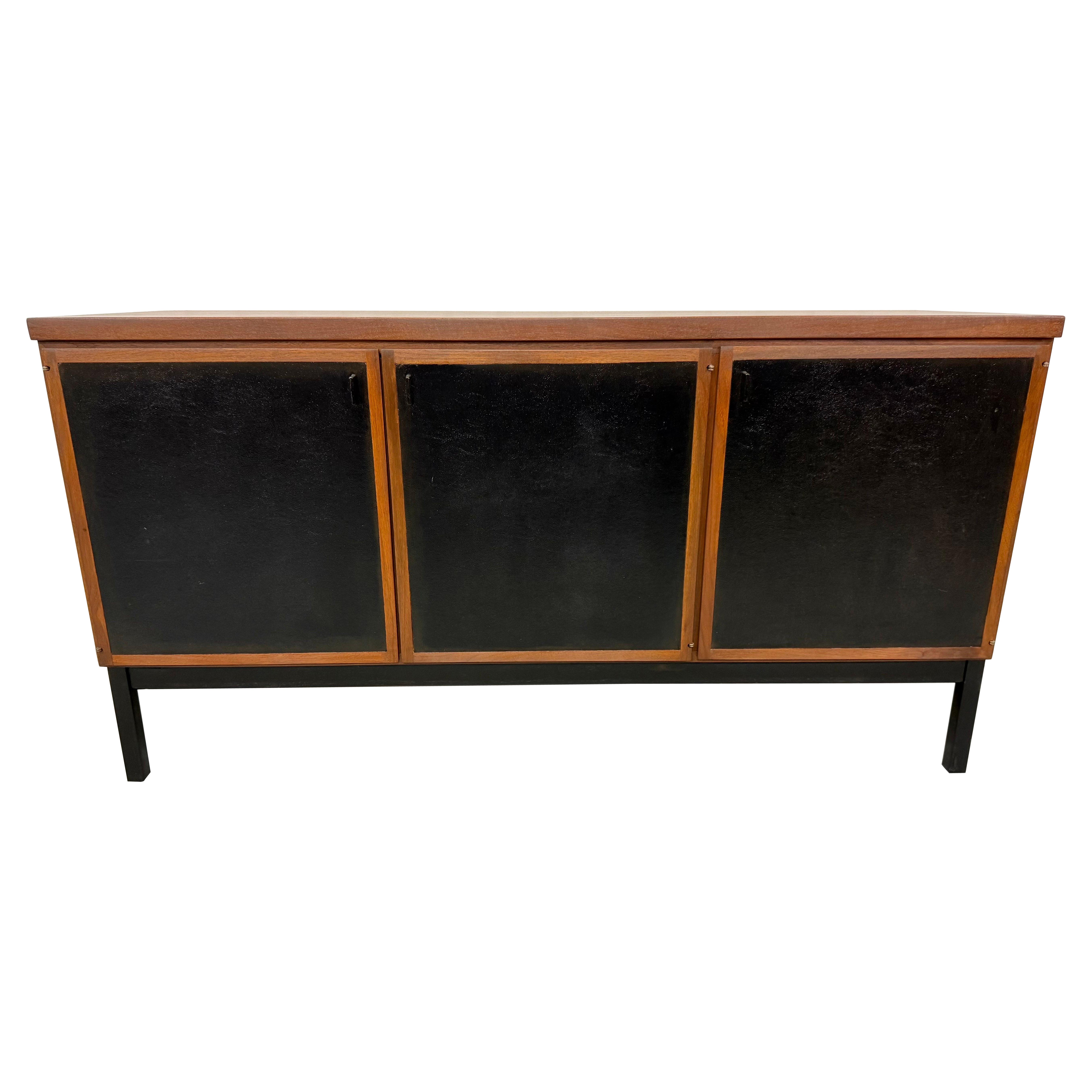 Buffet en noyer The Moderns Mid-Century Modern