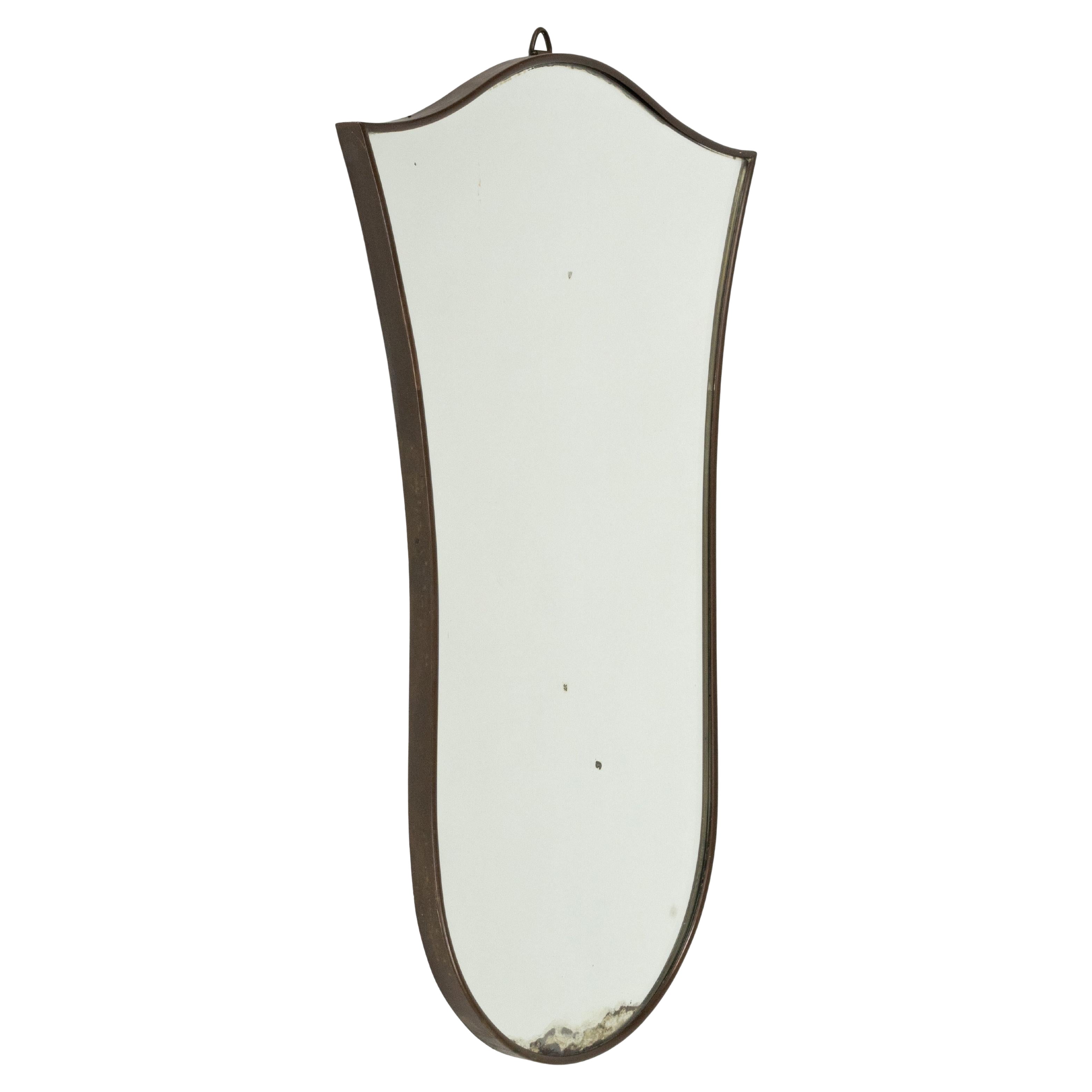 Midcentury Shield Shape Wandspiegel in Messing Gio Ponti Stil, Italien 1950er Jahre