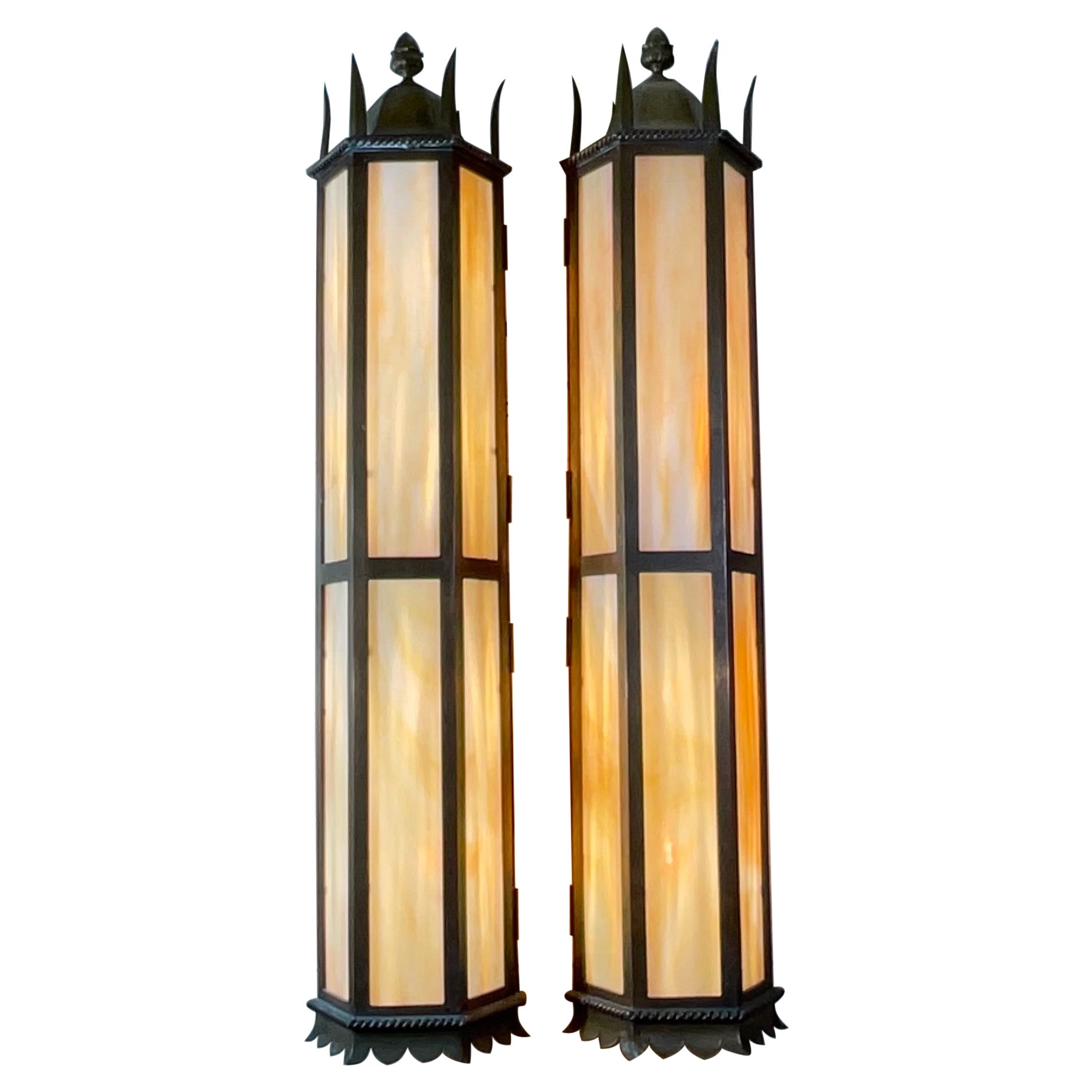 Coppia di Lanterne antiche in rame martellato, stile architettonico 38"