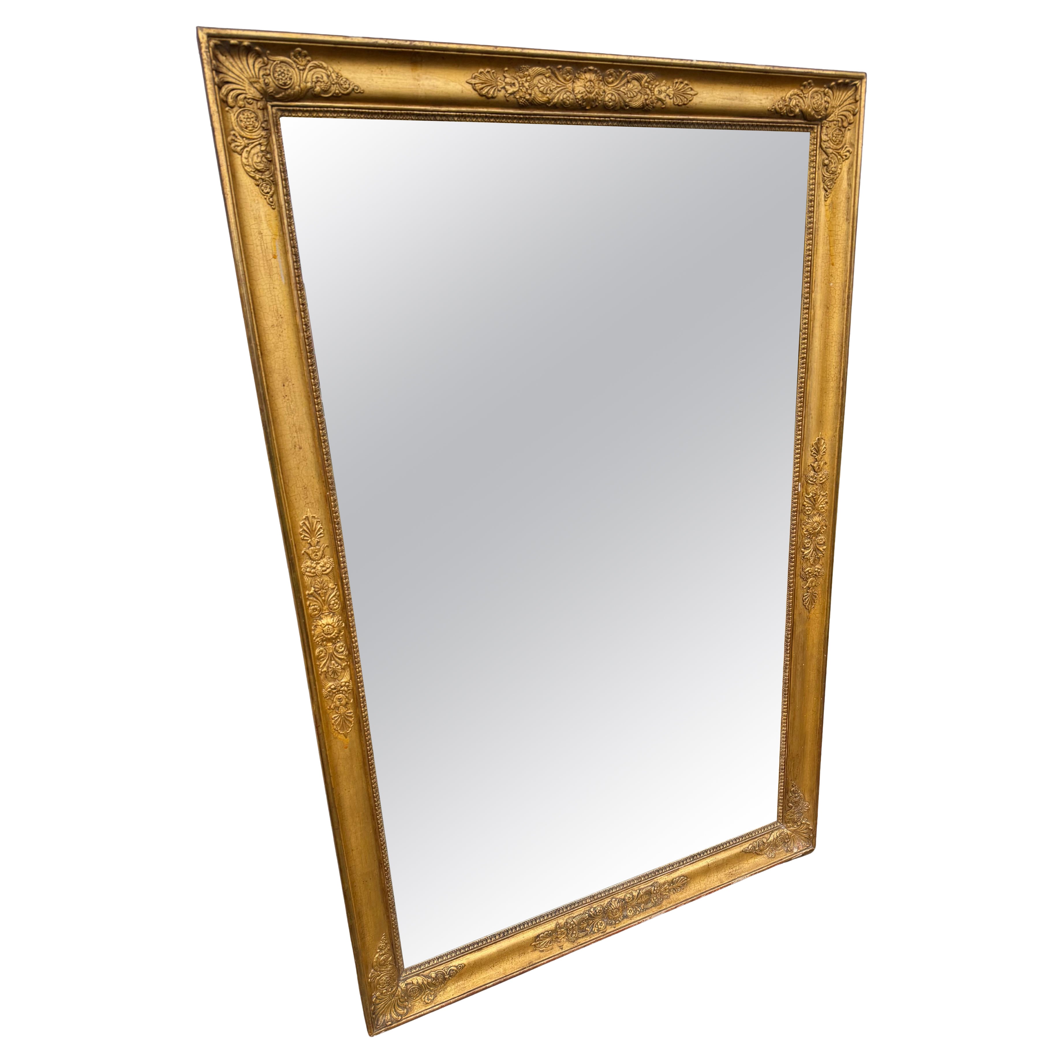 Magnifique miroir mural doré du 19ème siècle, style empire en vente