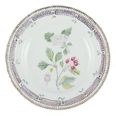 Royal Copenhagen Flora Danica. Dinner plate in hand-painted porcelain.