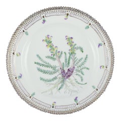 Royal Copenhagen Flora Danica. Lunch plate in hand-painted porcelain, 1948