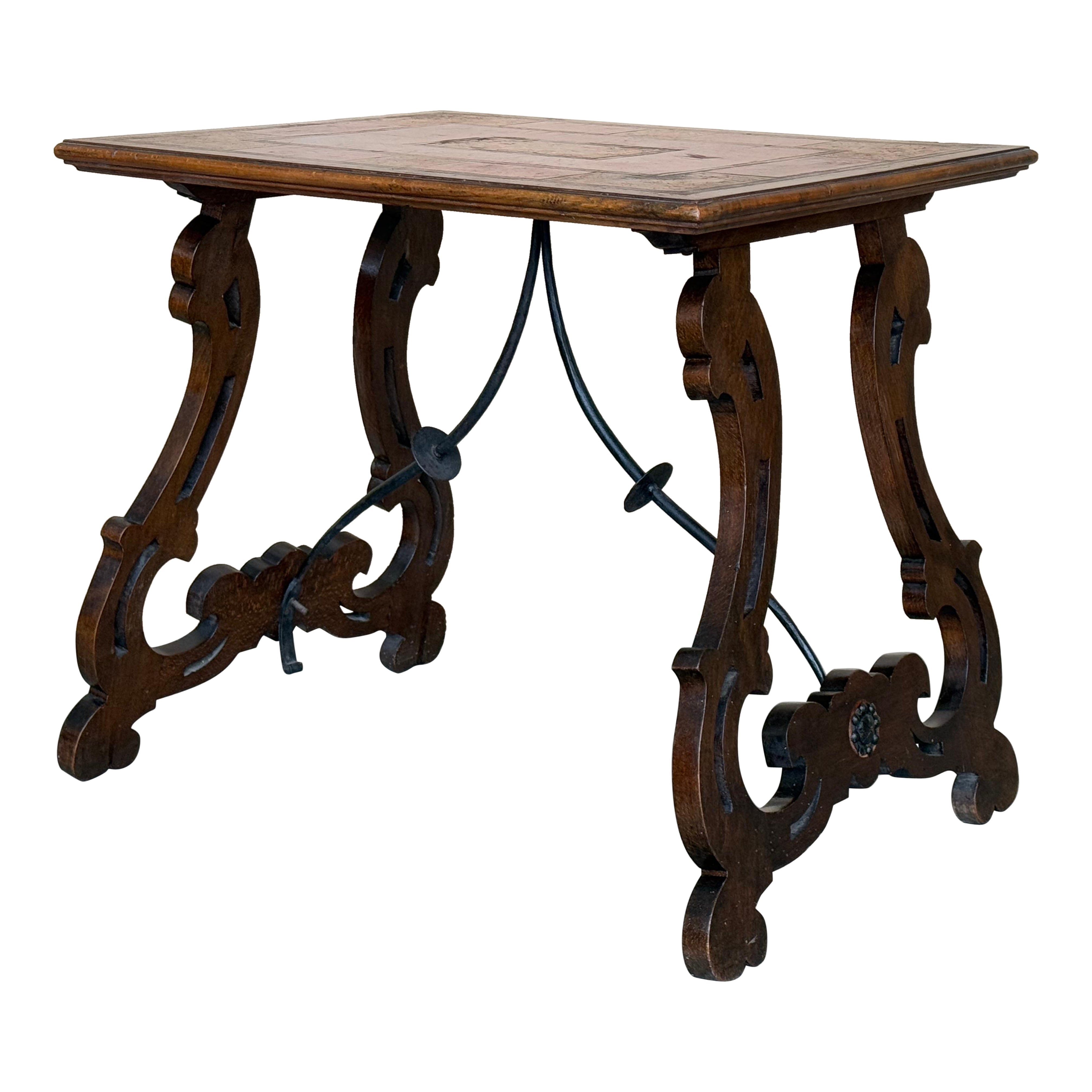 Mesa auxiliar barroca española con patas de lira y tapa de marquetería, 1850