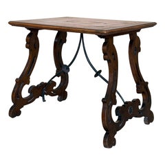 Mesa auxiliar barroca española con patas de lira y tapa de marquetería, 1850