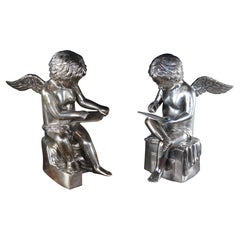 2 große neoklassizistische figurale Cherub-Engel-Buchstützen-Skulpturen aus Silber Holloware