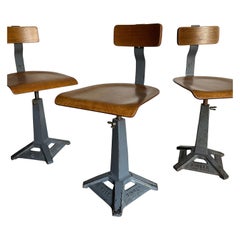 Set originale di sedie da cucito Singer d'epoca della fabbrica industriale, con sgabello