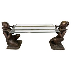 Mesa auxiliar única de bronce con tapa de cristal biselado de C. Caudion