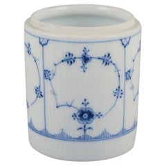 Royal Copenhagen Blue Fluted. Raro barattolo da tè in porcellana. Inizio del XIX secolo.