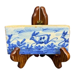 Azulejo rectangular de Delft de principios del siglo XIX con conejo