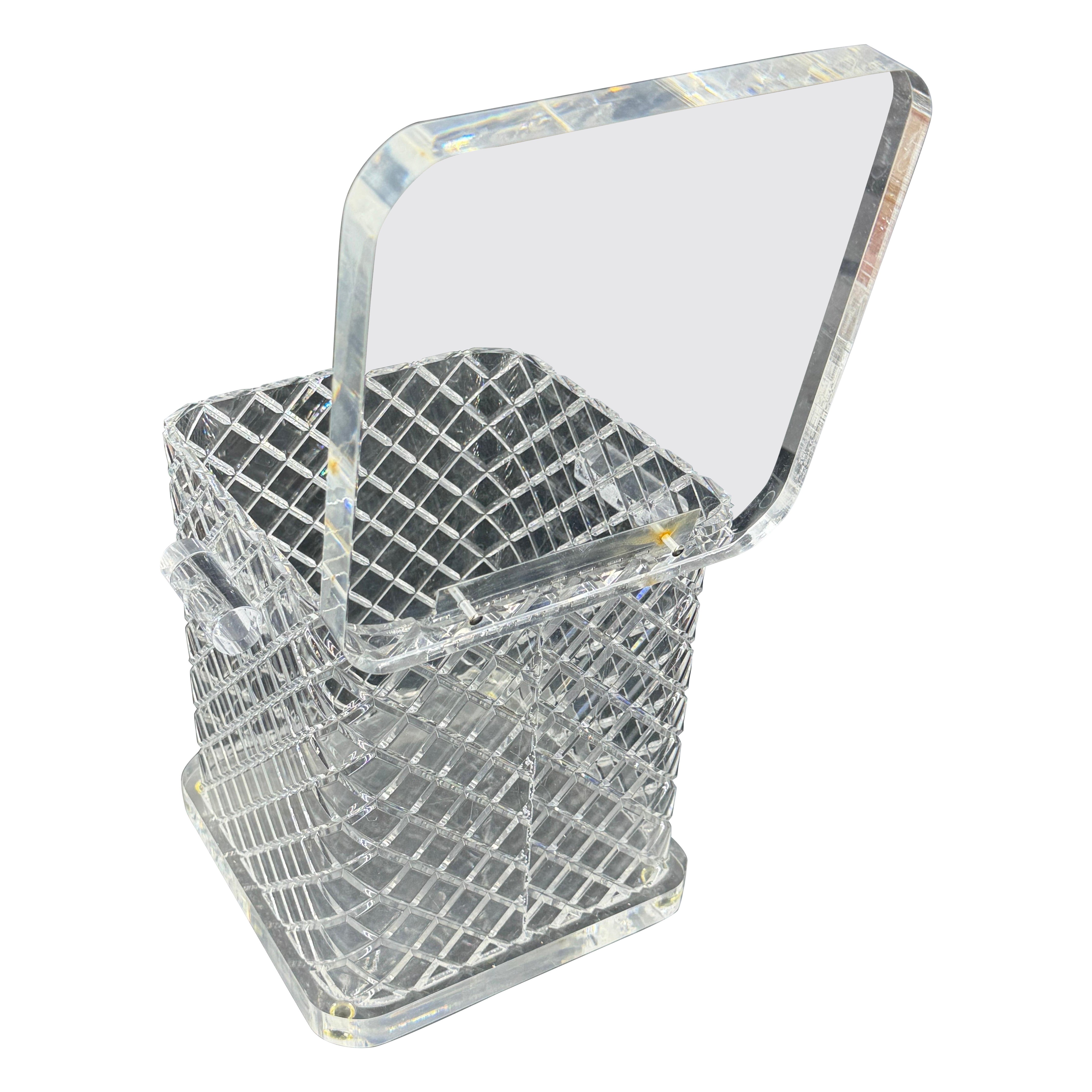 Secchiello per il ghiaccio in lucite spessa di metà secolo con manici Articoli da bar in vendita