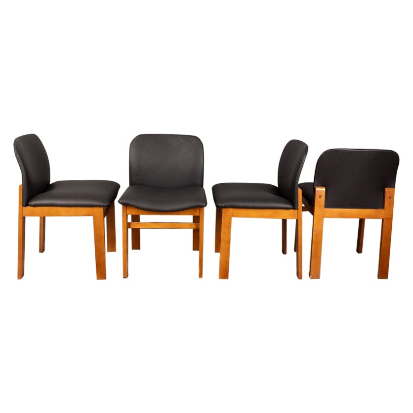 Set of 4 vintage 70s black leather chairs Italian design For Sale
