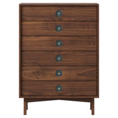 Commode haute Florence en bois de noyer (TOAD) par The Spalty Dog
