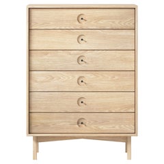 Commode haute Florence en bois de frêne (naturel) par The Spalty Dog