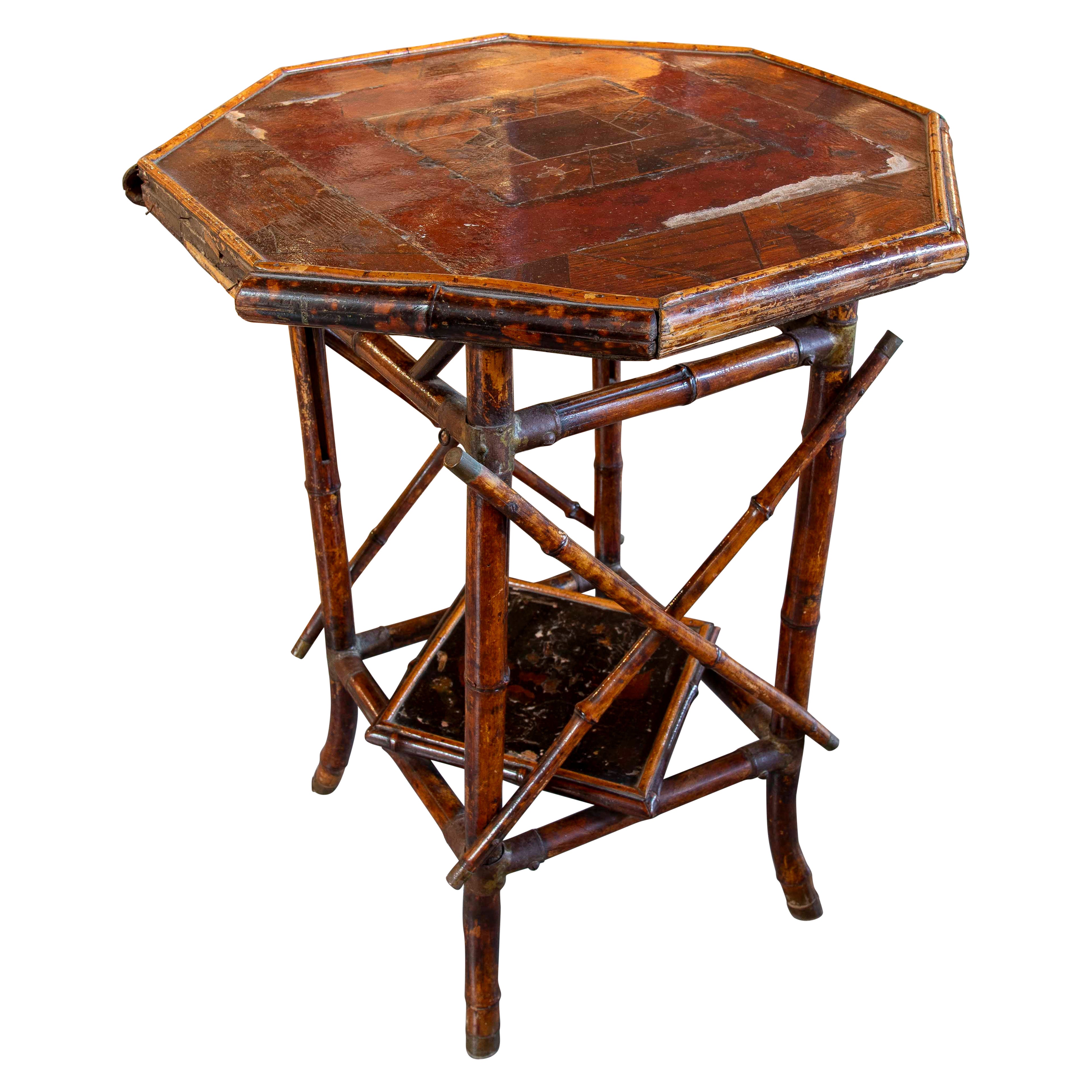 1930 Vintage Mesa auxiliar octogonal de bambú y madera