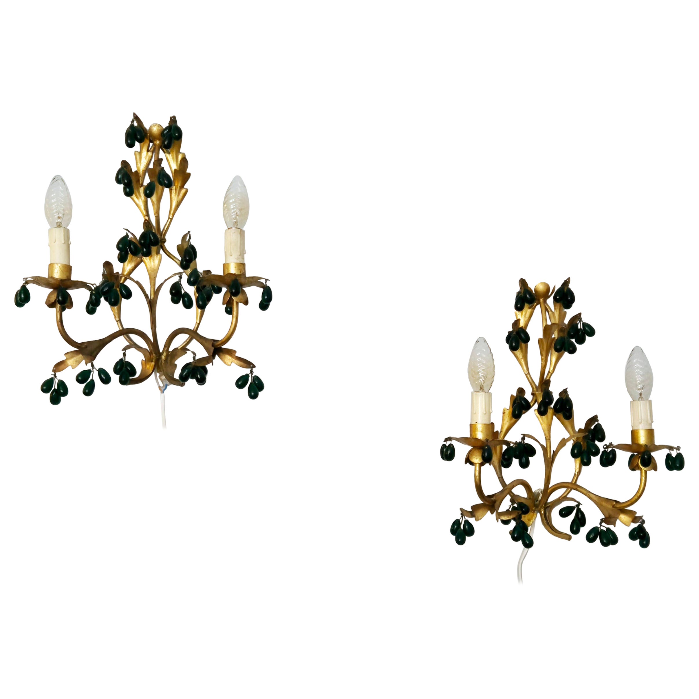Wall lights, gilted metal with green glass drops, Italien mid-1900s Regency For Sale