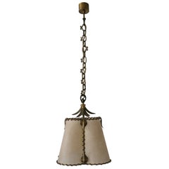 Incredibile lampada a sospensione in ottone e pergamena della metà del secolo scorso, Germania 1960