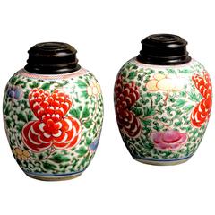 Pair of 17th Century Kangxi Period Wucai Porcelain Vases 8