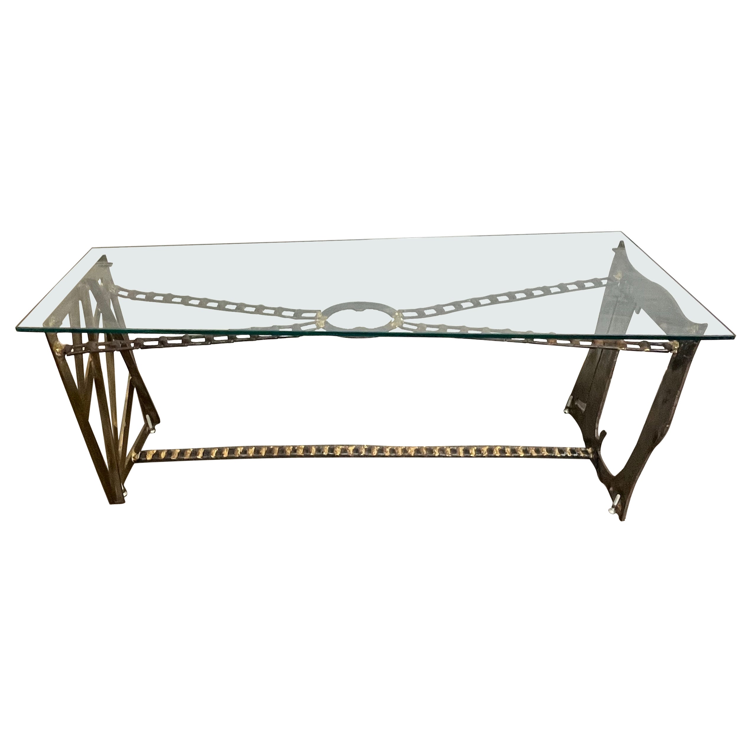 Table basse brutaliste taillée au chalumeau