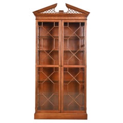 Baker Furniture - Libreria a muro in mogano intagliato georgiano illuminato