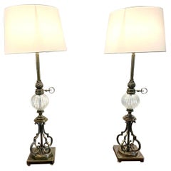 Ungewöhnliches hohes Paar hochwertiger Lampen aus Messing und Glas