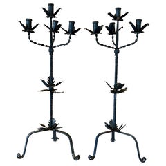Candelabri da terra monumentali in ferro forgiato europeo della fine del XIX secolo - coppia