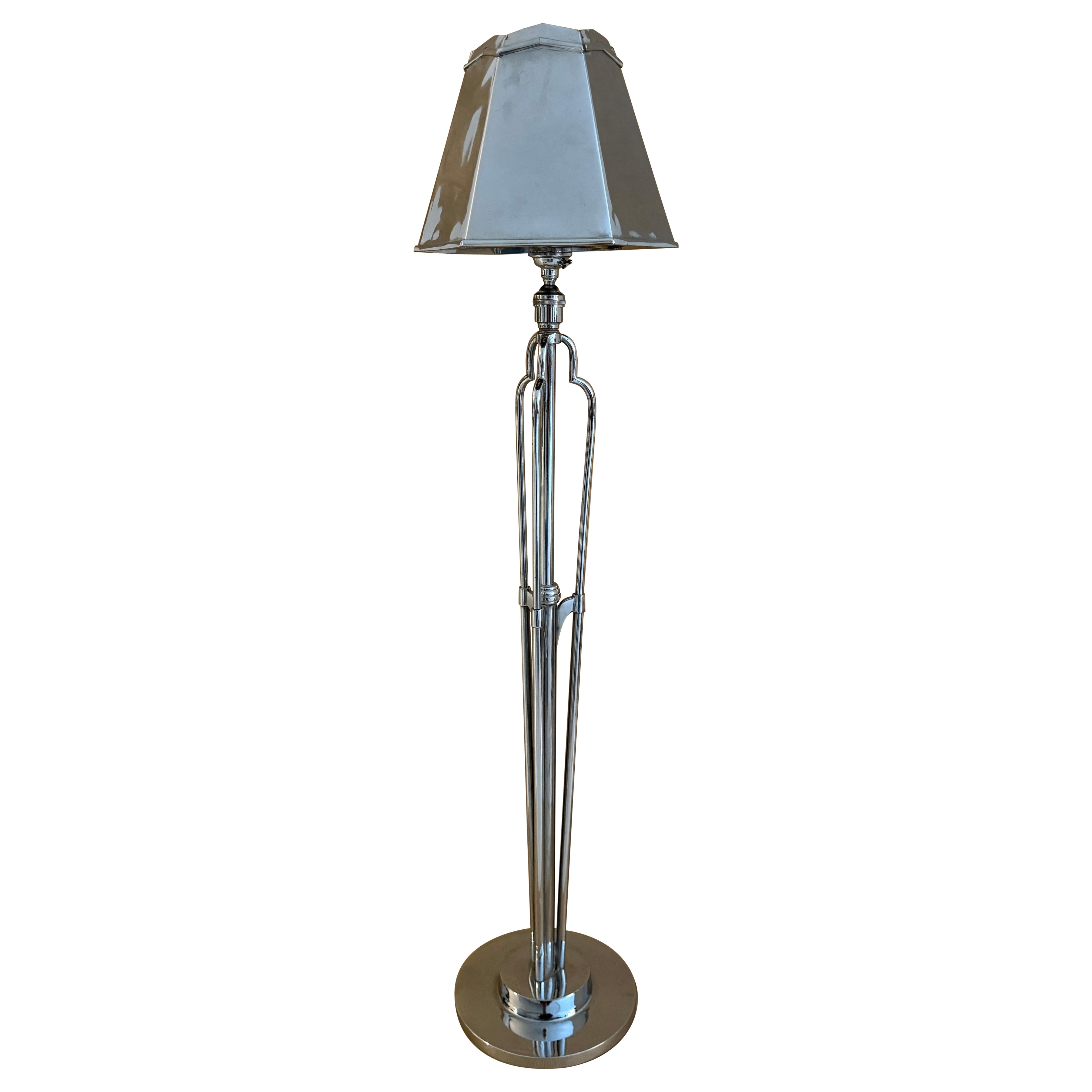 British Provenance Claridge Hotel London   A 1932 Elsie Roberts & Oswald Milne desk lamp For Sale