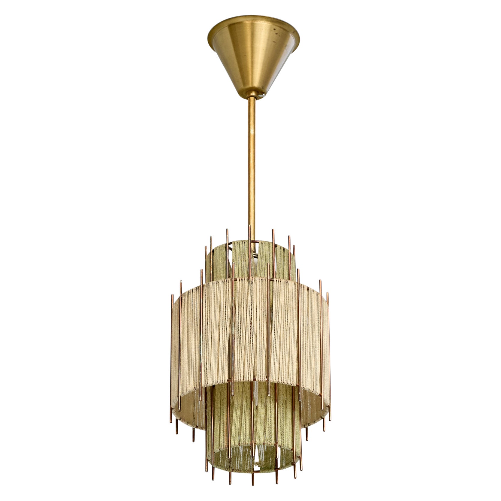 Schwedische Designerin, Pendelleuchte, Messing, Stoffschnur, Schweden, 1950er Jahre