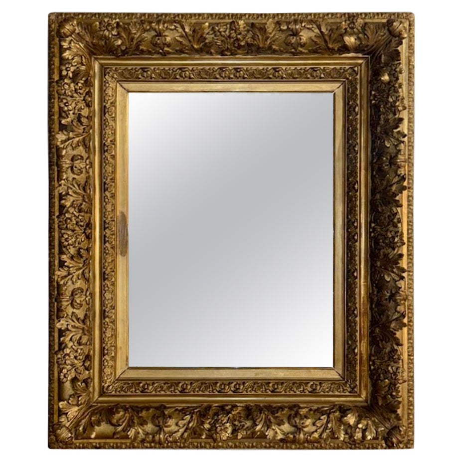 Specchio inglese in legno dorato intagliato
