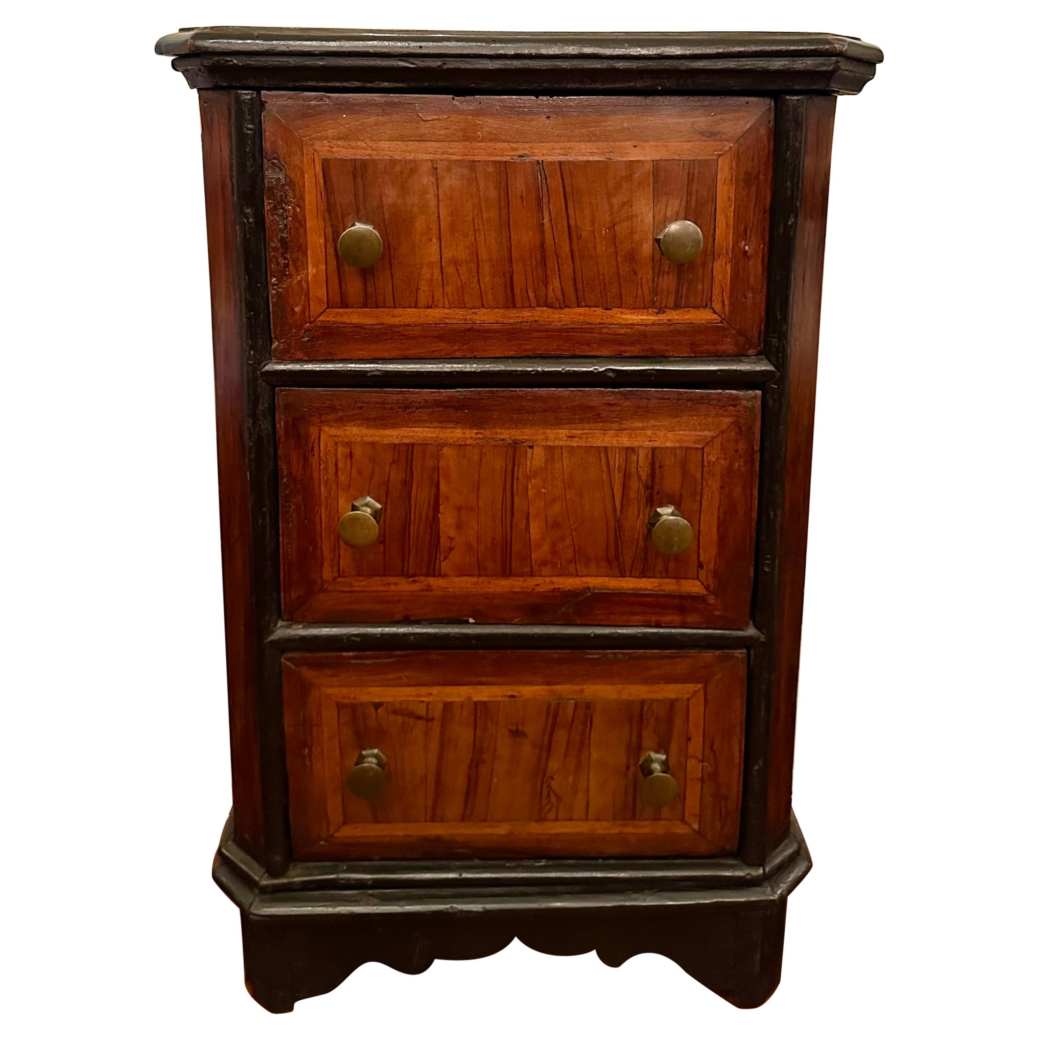 Antico comò inglese di piccole dimensioni in Oak patinato, CIRCA 1850-1870. in vendita