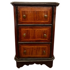 Antique English Small Size Chest of Drawers in Patinated Oak, Circa 1850-1870.