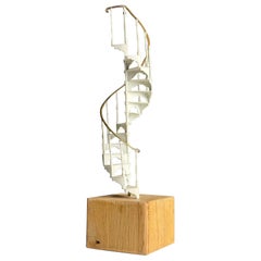 Escalera arquitectónica Modelo metal blanco siglo XX