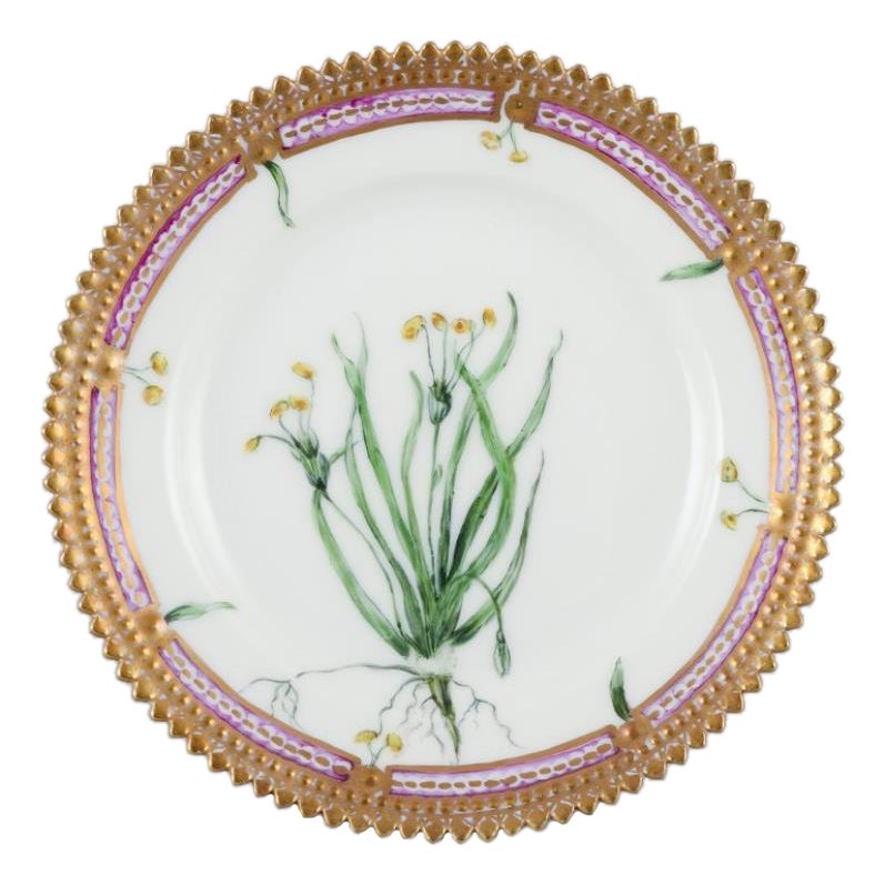 Royal Copenhagen Flora Danica. Piatto laterale in porcellana con fiori, anni '20