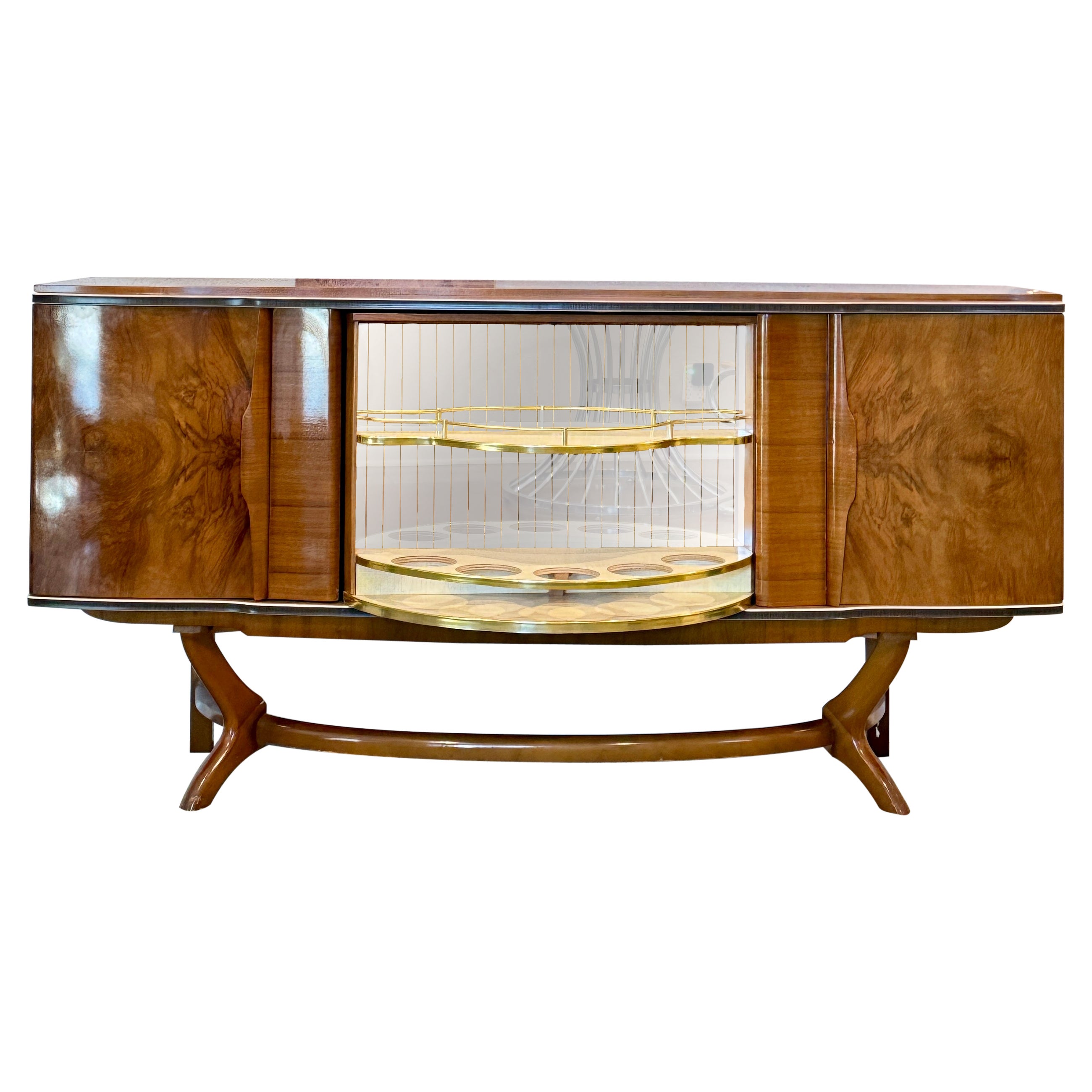 Moderner Schrank aus der Mitte des Jahrhunderts, nussbaumfurniert, Beautility, ca. 1960er Jahre