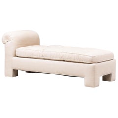 Chaise longue moderna tapizada en lino beige, by de Angelis