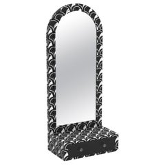 Miroir de sol noir d'inspiration festonnée avec tiroir